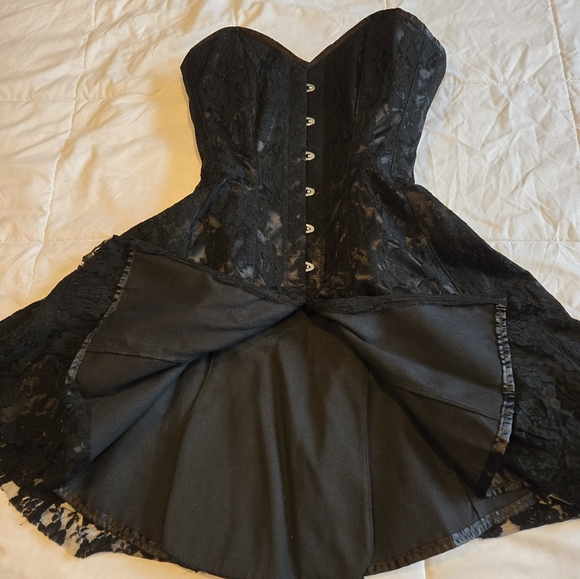 Alt Noir black lace overbust skirted corset size small - Picture 5 of 11